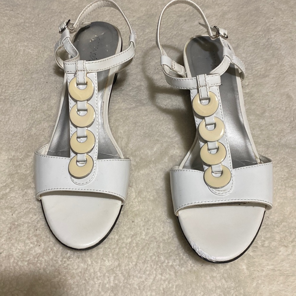 Easy Street white women sandals size 11M